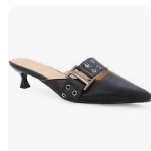 These black mules appear to be the Kitya Kitten Heel Mule by Yoki size 6